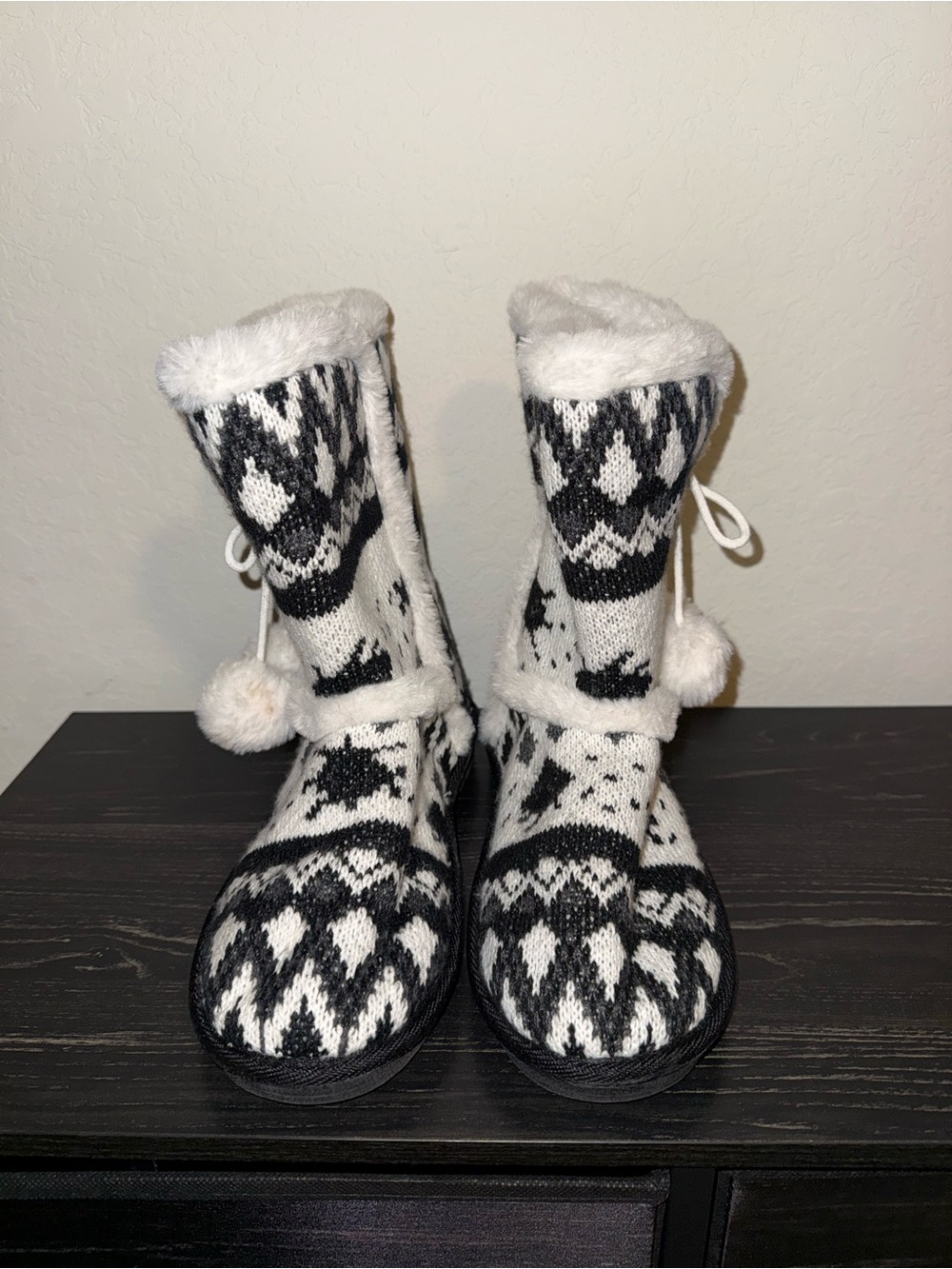 Women’s geometric slippers